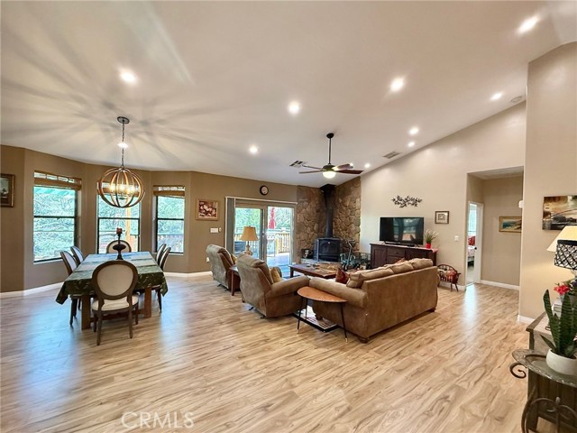 1737 Zion Way, Pine Mountain Club CA: https://media.crmls.org/medias/6880941c-9ada-4507-bad3-d89113529ffd.jpg