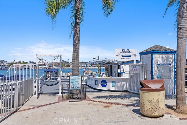 200 E Balboa Boulevard, Newport Beach CA: https://media.crmls.org/medias/68810ac1-2257-4f80-8c7a-06c81cbefaa8.jpg