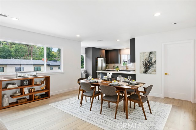 Detail Gallery Image 14 of 51 For 3900 Benedict Canyon Dr, Sherman Oaks,  CA 91423 - 3 Beds | 4 Baths