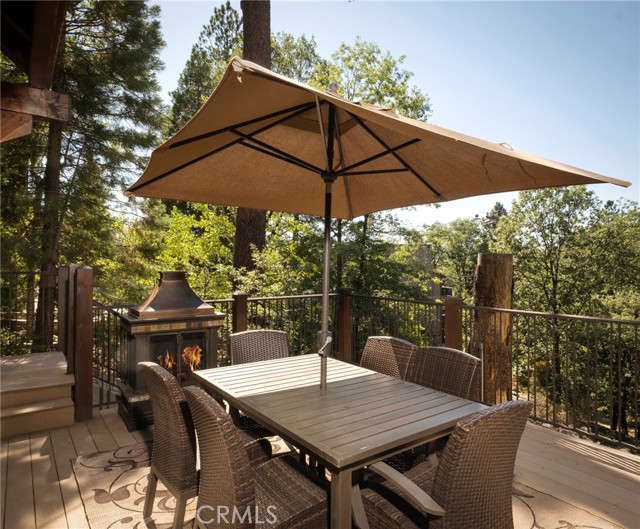 Detail Gallery Image 4 of 38 For 28982 N Shore Rd, Lake Arrowhead,  CA 92352 - 4 Beds | 5 Baths