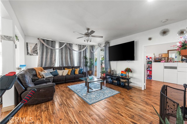 3410 Genoa Place, Palmdale CA: https://media.crmls.org/medias/68827f8b-94c5-458c-b7bb-fb0d8bf68bb4.jpg