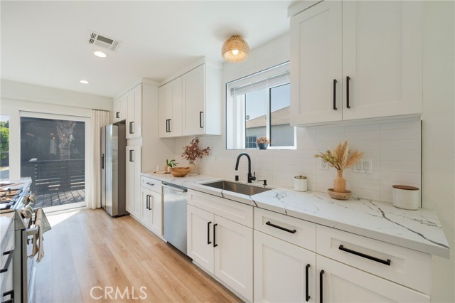 Detail Gallery Image 10 of 41 For 3532 S Muirfield Rd, Los Angeles,  CA 90016 - 4 Beds | 3 Baths