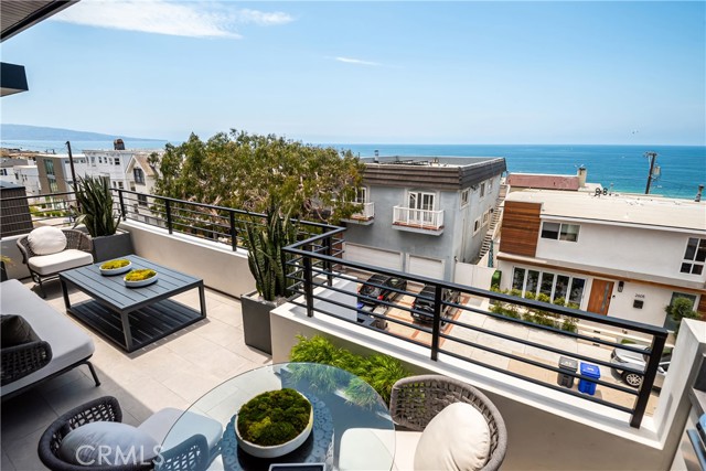 2604 Alma Avenue, Manhattan Beach, California 90266, 4 Bedrooms Bedrooms, ,2 BathroomsBathrooms,Residential,Sold,Alma,SB22163402