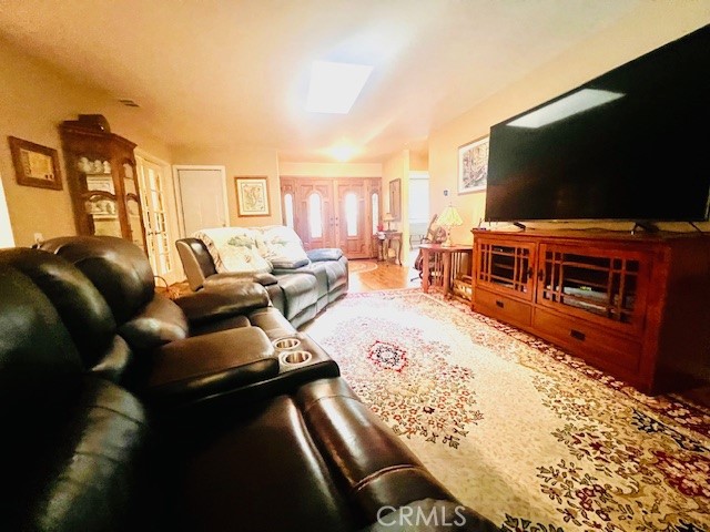 MLS #OC25086792 img 2