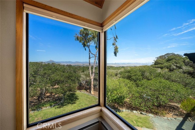 1606 Valley View Drive, Los Osos CA: https://media.crmls.org/medias/688453e4-f205-40f9-b5e5-23bce84e880d.jpg