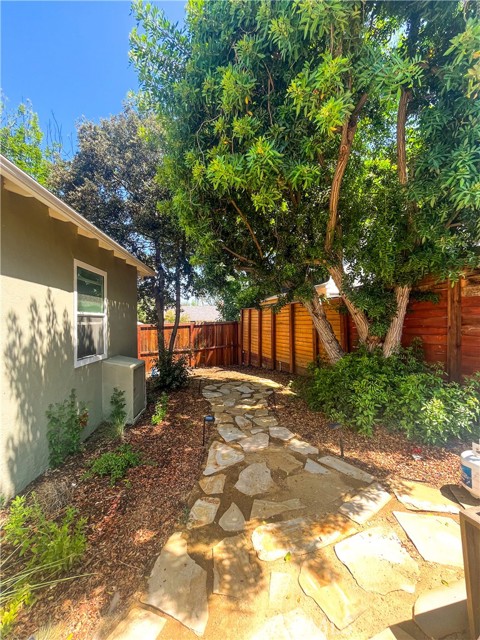 4574 Whaley Avenue, Long Beach CA: https://media.crmls.org/medias/6885dc4e-e8ac-4307-9b58-46b632b82e04.jpg