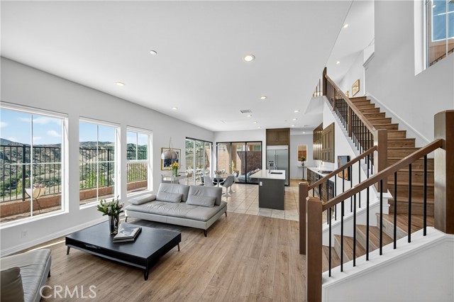 Detail Gallery Image 4 of 26 For 20851 W Acorn Circle, Porter Ranch,  CA 91326 - 4 Beds | 3 Baths