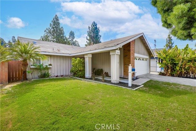 3209 S Center Street, Santa Ana CA: https://media.crmls.org/medias/68873d32-e5b1-4636-83d4-8b6adfbfcdc9.jpg