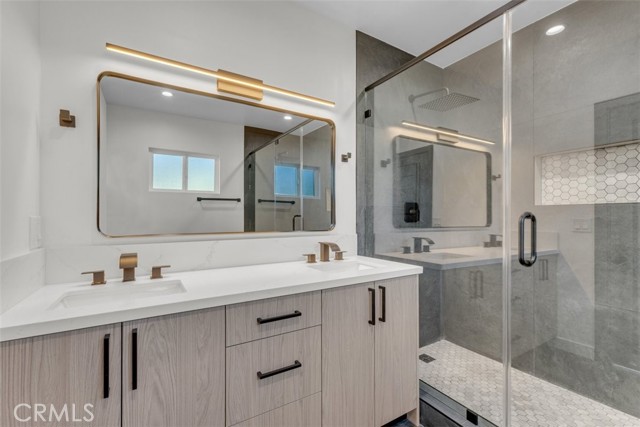 11240 Lull Street, Sun Valley CA: https://media.crmls.org/medias/68875789-f7a0-4370-a2aa-4158f5b32f5b.jpg