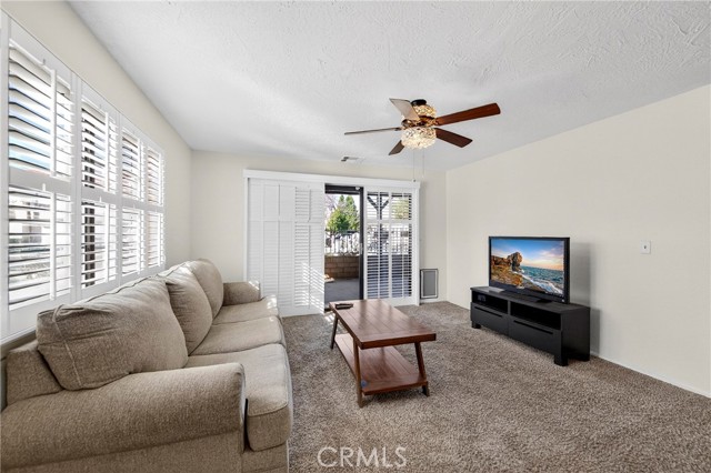 Detail Gallery Image 7 of 32 For 11620 Locust, Apple Valley,  CA 92308 - 2 Beds | 2 Baths