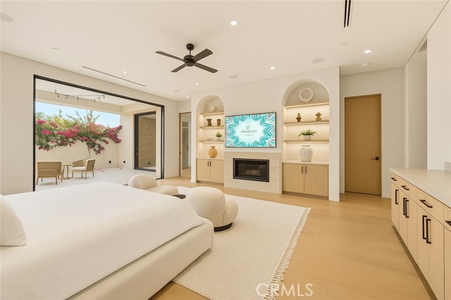 Detail Gallery Image 26 of 54 For 22924 Erwin St, Woodland Hills,  CA 91367 - 11 Beds | 9/2 Baths