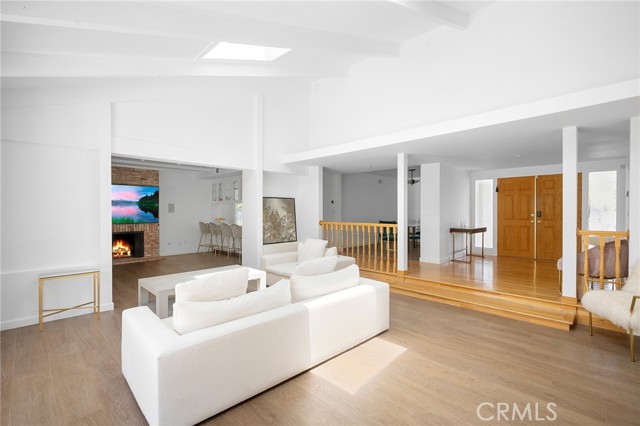 4035 Ellenita Avenue, Tarzana CA: https://media.crmls.org/medias/6889091e-503f-4cdc-b866-d7b7ab78249a.jpg