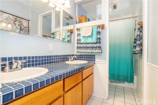 7744 Rhea Avenue, Reseda CA: https://media.crmls.org/medias/688996f6-f700-40a6-a846-dcccbf2848d8.jpg
