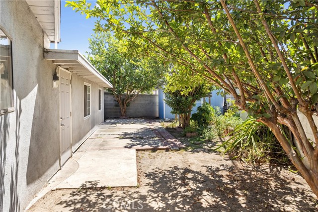 1838 S Artesia Street, Santa Ana CA: https://media.crmls.org/medias/688a8694-e36e-4384-891a-7e6376509768.jpg