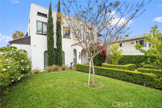 1860 Winona Boulevard, Los Angeles CA: https://media.crmls.org/medias/688b4a0f-1d76-4f73-a19d-b9260c458e59.jpg