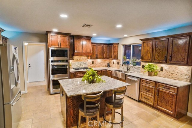 5712 Bienveneda, Palmdale CA: https://media.crmls.org/medias/688bb2ae-cea0-4e74-b041-6d7218f92433.jpg