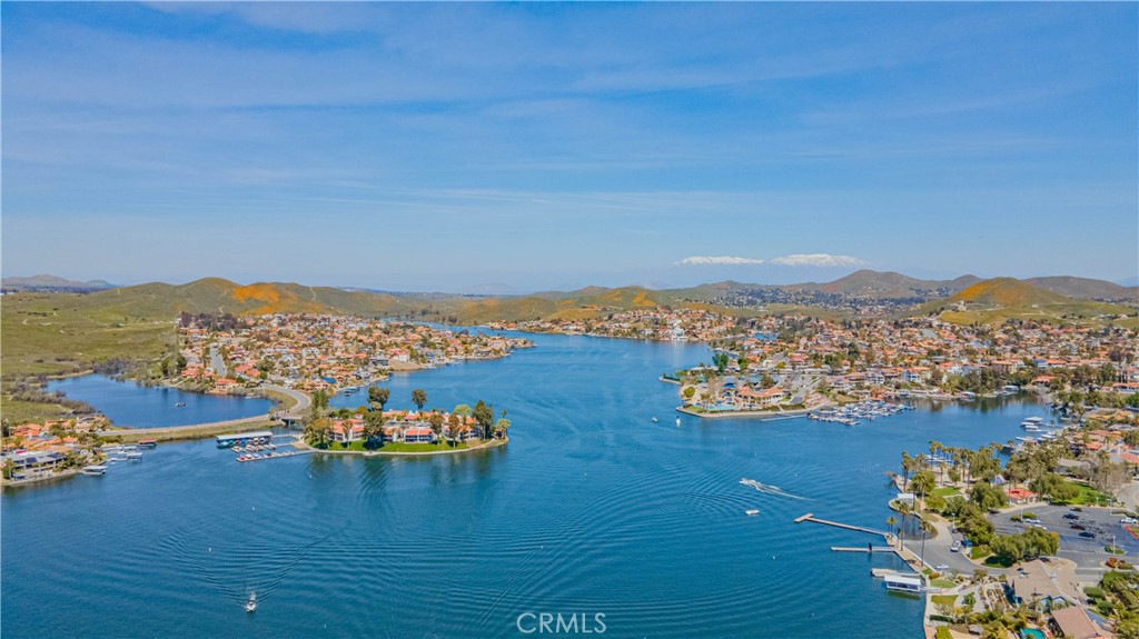 https://media.crmls.org/medias/688c8557-2392-4b3a-80bc-d01081d6c291.jpg?preset=X-Large