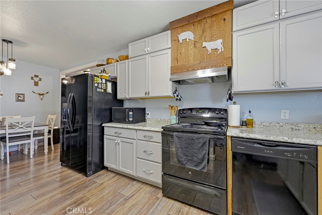 https://media.crmls.org/medias/688d321e-30f7-4344-adfe-c694f8e55f7c.jpg?preset=X-Large