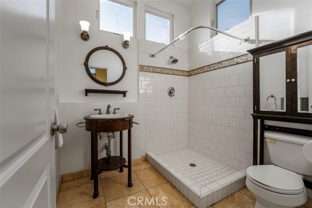 55 B Surfside Avenue, Surfside CA: https://media.crmls.org/medias/688dea13-a9b2-4a67-9bc8-66681ddf3c8a.jpg