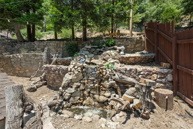 1277 Lovers Lane, Rimforest CA: https://media.crmls.org/medias/688f673c-9a54-42e2-b899-7a0f4f9b6053.jpg