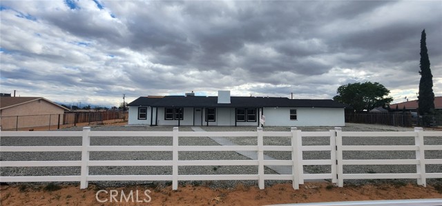 21483 US Highway 18, Apple Valley CA: https://media.crmls.org/medias/688f7c56-2a84-4b3e-aff7-f15f8a2ffb6e.jpg