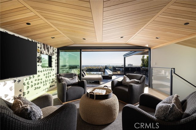 2304 Cliff, Newport Beach CA: https://media.crmls.org/medias/688fa1d2-4d5e-41b3-9fed-175b1766acbc.jpg