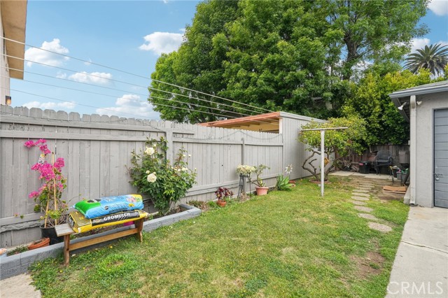 494 Almond Avenue, Long Beach CA: https://media.crmls.org/medias/688fbebd-4325-4dce-8efa-7ca792dec674.jpg