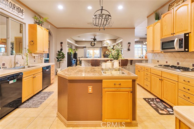 4575 Kreuer Road, Phelan CA: https://media.crmls.org/medias/68903080-29fb-4c34-99bb-73aa737b7c17.jpg