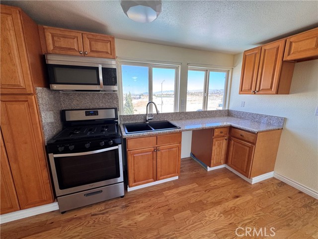 417 Fenoak Drive, Barstow CA: https://media.crmls.org/medias/689064c0-3243-4957-9106-78f0f645bde5.jpg