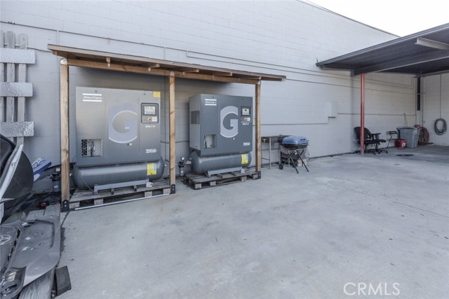 7400 San Fernando Road, Sun Valley CA: https://media.crmls.org/medias/68907c7f-32fb-4da9-a9eb-2ad0699ced7d.jpg