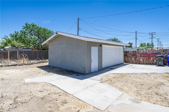 35277 Walnut Street, Barstow CA: https://media.crmls.org/medias/68917442-2dcc-4393-b236-0d30ce367f86.jpg