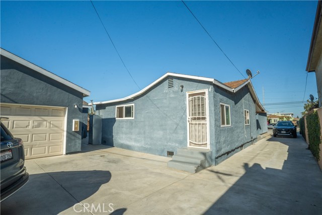 11835 Gale Ave, Hawthorne CA: https://media.crmls.org/medias/6891c0b4-486e-4e0b-9df5-455ca6ac3082.jpg