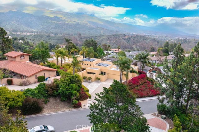 10272 Overhill Drive, North Tustin CA: https://media.crmls.org/medias/68920aae-8cd4-4ab0-8f67-bb3bcf388d8d.jpg