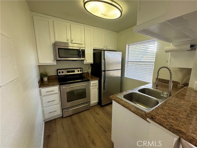 Detail Gallery Image 9 of 21 For 1345 Cabrillo Park Dr. #J16,  Santa Ana,  CA 92701 - 1 Beds | 1 Baths