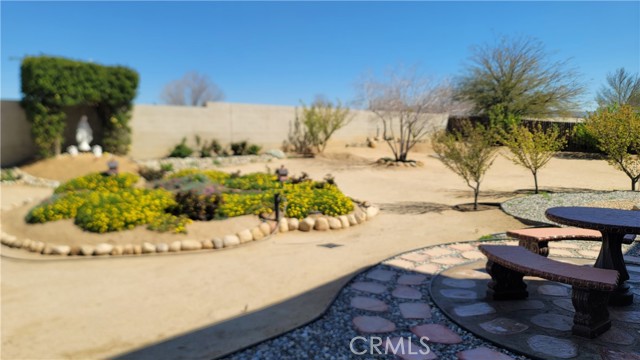 Detail Gallery Image 16 of 19 For 12699 Yorkshire Dr, Apple Valley,  CA 92308 - 7 Beds | 5/1 Baths