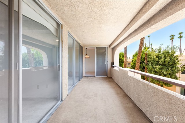 5330 Lindley Avenue, Encino CA: https://media.crmls.org/medias/689347a8-fa85-4548-8284-280a3816d1ad.jpg