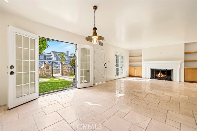 Detail Gallery Image 9 of 59 For 89 Rivo Alto Canal, Long Beach,  CA 90803 - 5 Beds | 3/1 Baths