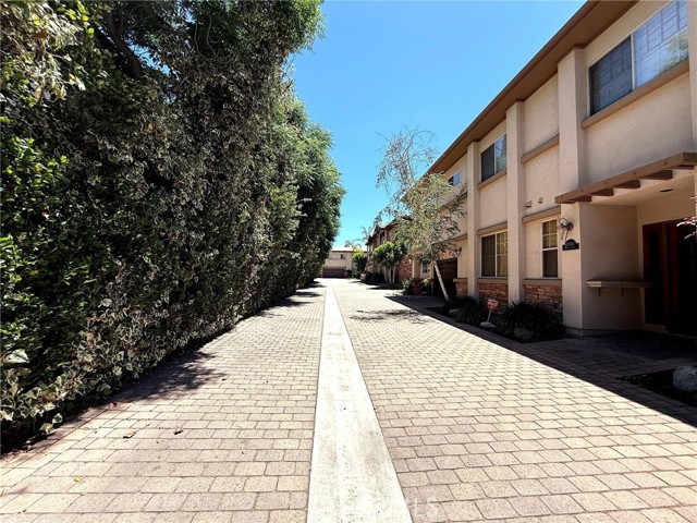 18330 Hanan Court, Tarzana CA: https://media.crmls.org/medias/689380c3-6899-49e1-8cf9-d9aa9b41757e.jpg