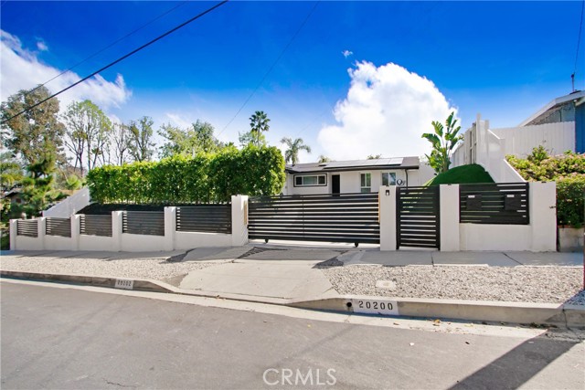 20200 Clark Street, Woodland Hills CA: https://media.crmls.org/medias/6893ca50-f41d-4848-b01d-85ba1ae2263d.jpg