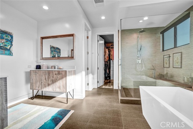 Detail Gallery Image 15 of 29 For 221 Attica, Long Beach,  CA 90803 - 5 Beds | 4 Baths