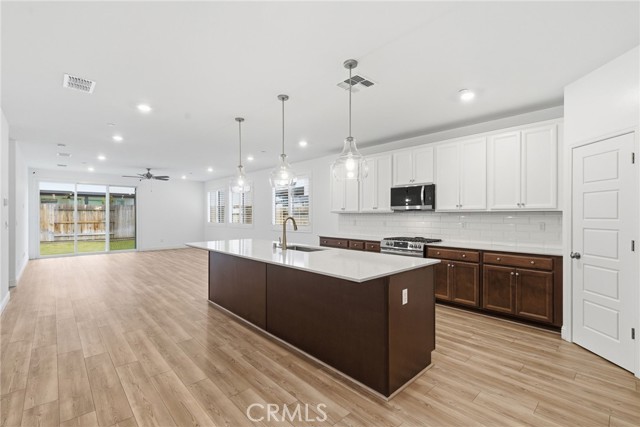 Detail Gallery Image 7 of 47 For 6516 Walkers Glen, Bakersfield,  CA 93313 - 4 Beds | 3 Baths