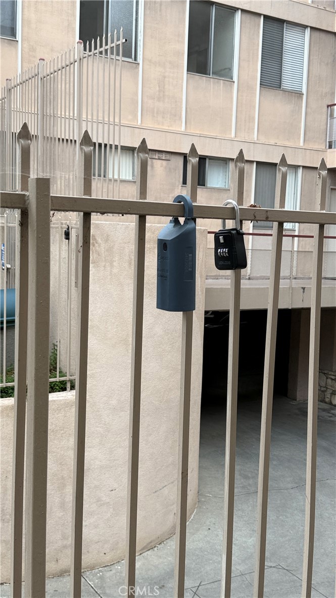 https://media.crmls.org/medias/68947c38-786d-4123-9857-cfd0a4868c6a.jpg?preset=X-Large