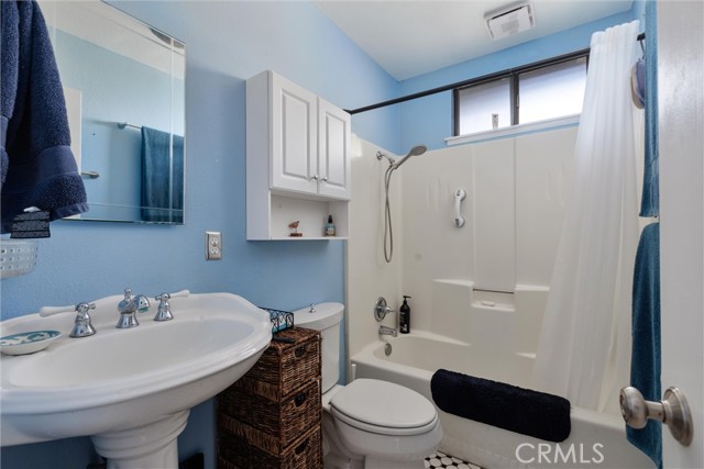 Detail Gallery Image 14 of 33 For 870 Suffolk St, Cambria,  CA 93428 - 3 Beds | 2/1 Baths