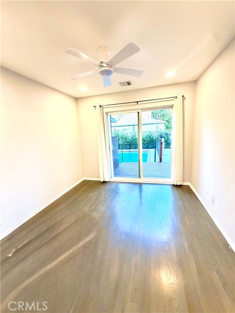 6372 Zelzah photo 14