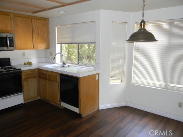 21484 Dickinson Road, Moreno Valley CA: https://media.crmls.org/medias/6894e9e5-8099-450a-8925-d40639c341ad.jpg