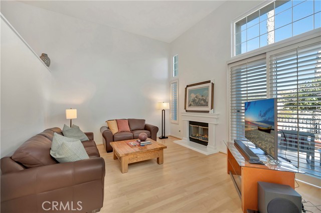 Detail Gallery Image 8 of 48 For 19328 Surfwave Dr, Huntington Beach,  CA 92648 - 3 Beds | 2/1 Baths