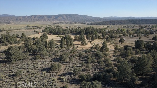 16469 Curtis Trail, Frazier Park CA: https://media.crmls.org/medias/6895408e-32eb-4d3f-87ff-c78bc827a328.jpg