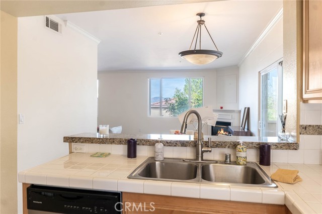 Detail Gallery Image 18 of 64 For 5220 #228 Premiere Hills Cir #228,  Woodland Hills,  CA 91364 - 2 Beds | 2/1 Baths