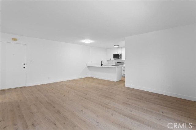 5403 Newcastle Avenue, Encino CA: https://media.crmls.org/medias/6895e10f-8627-4cd8-acad-32c8d63caa7e.jpg