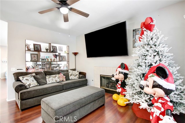 Detail Gallery Image 4 of 14 For 3272 Mariposa, Perris,  CA 92571 - 4 Beds | 2/1 Baths